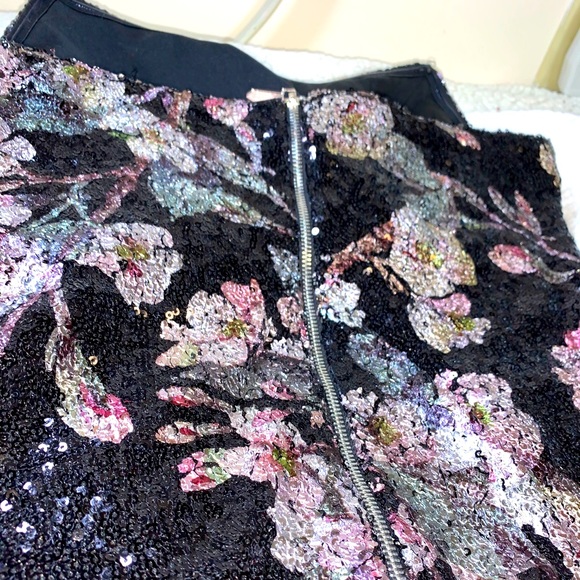 STUNNING DRESS - Picture 6 of 7